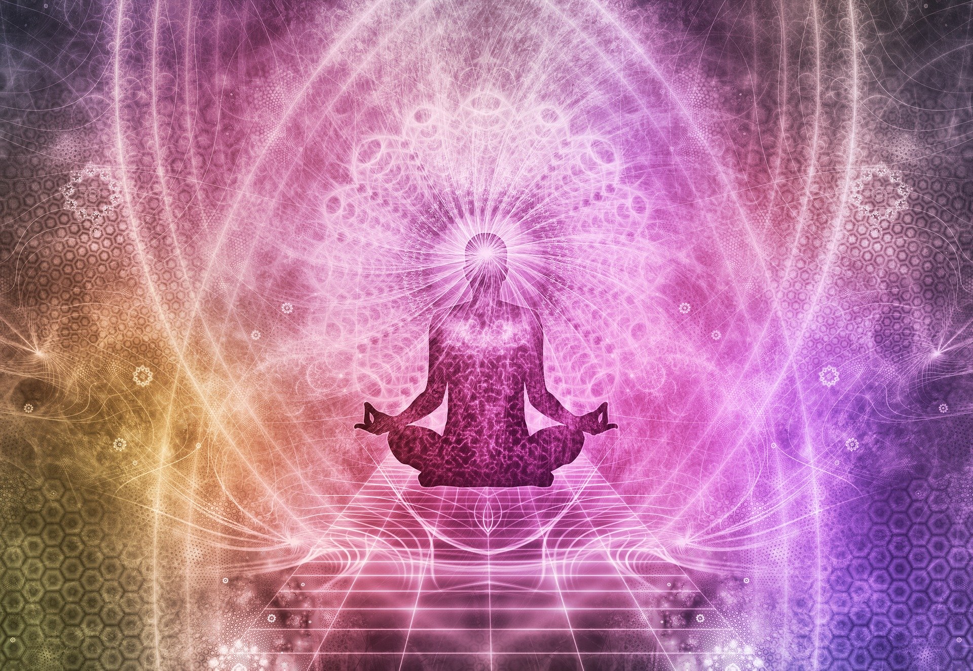 Persoon die mediteert met chakra kringen in diverse kleuren.